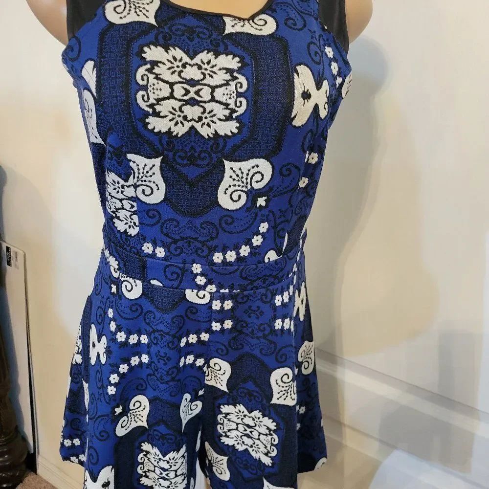 MOPLIS SLEEVELESS ZIPPER CLOSURE ROMPER - Picture 2 of 11